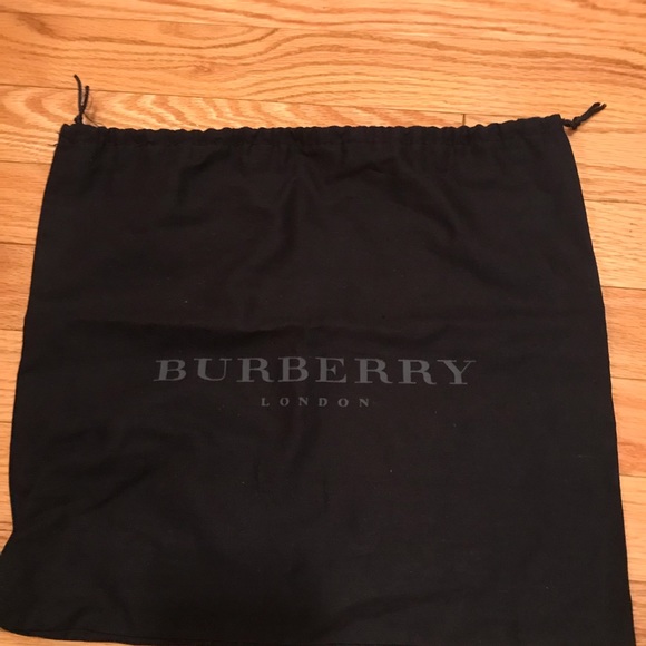 Burberry Checkered Pink purse - Picture 4 of 4